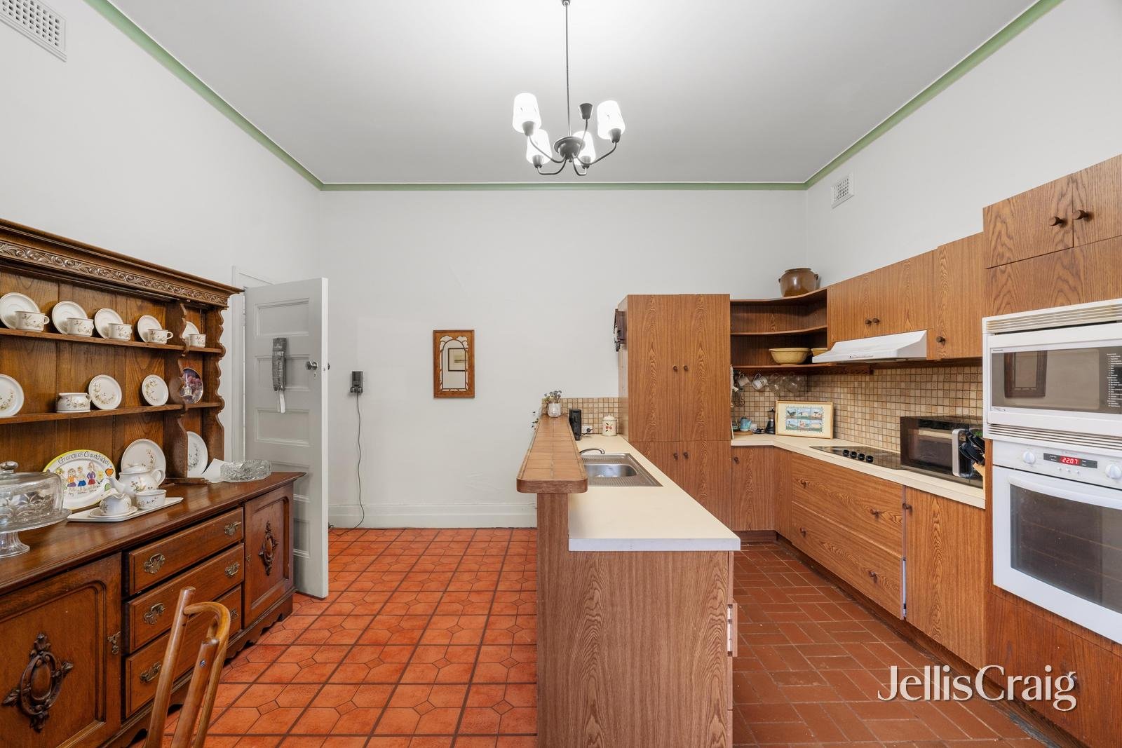 16 Churchill Street, Mont Albert image 7