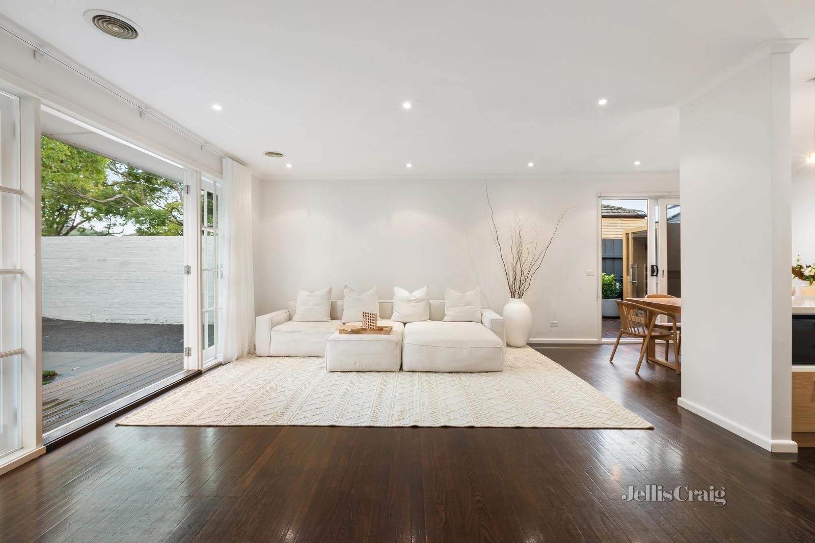 1/6 Clive Street, Brighton East image 3