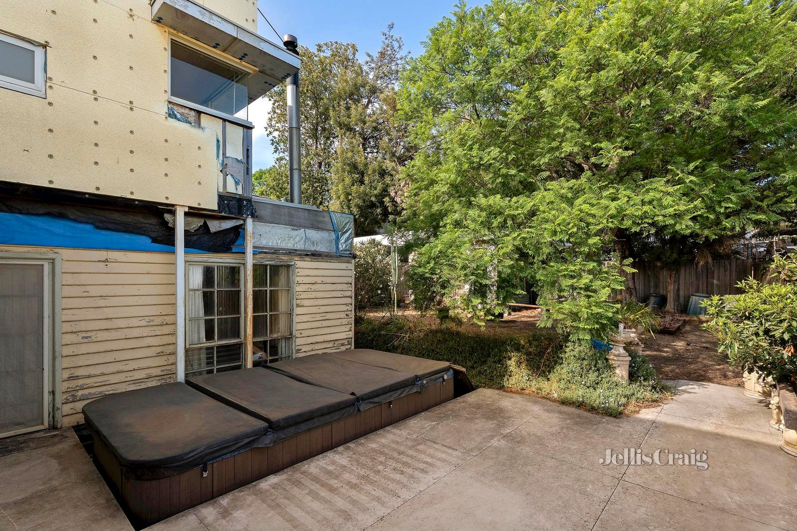 16 Clydebank Road, Essendon West image 9