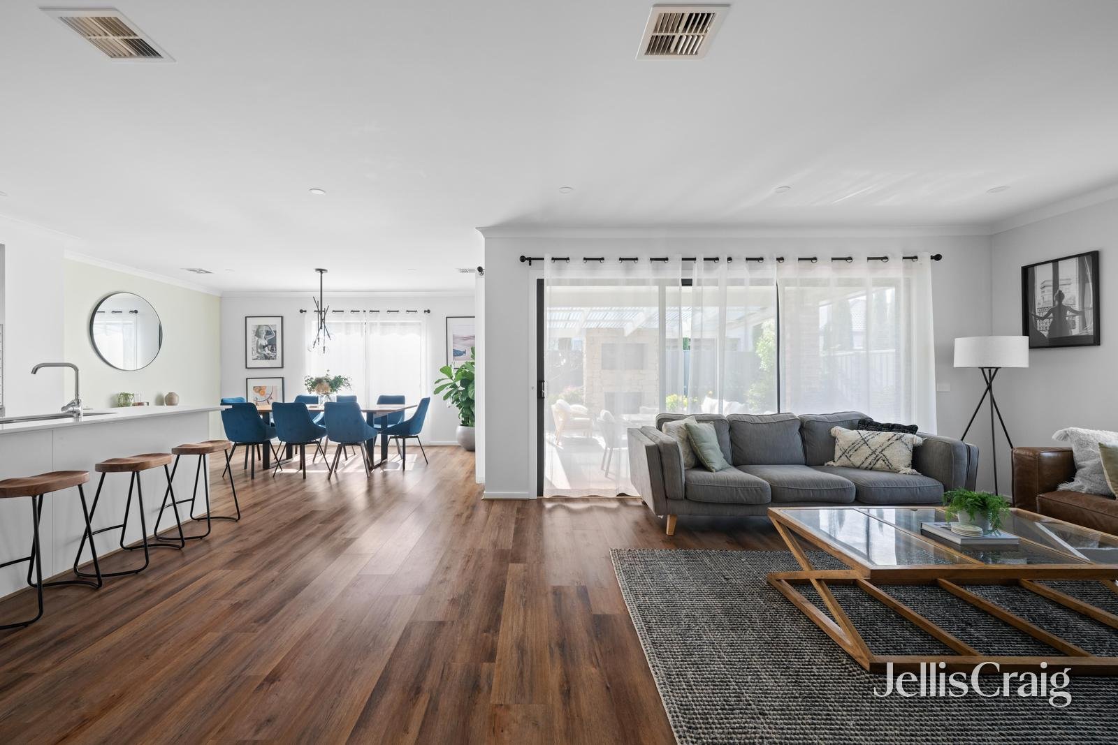 16 Cockatoo Road, Greenvale image 2