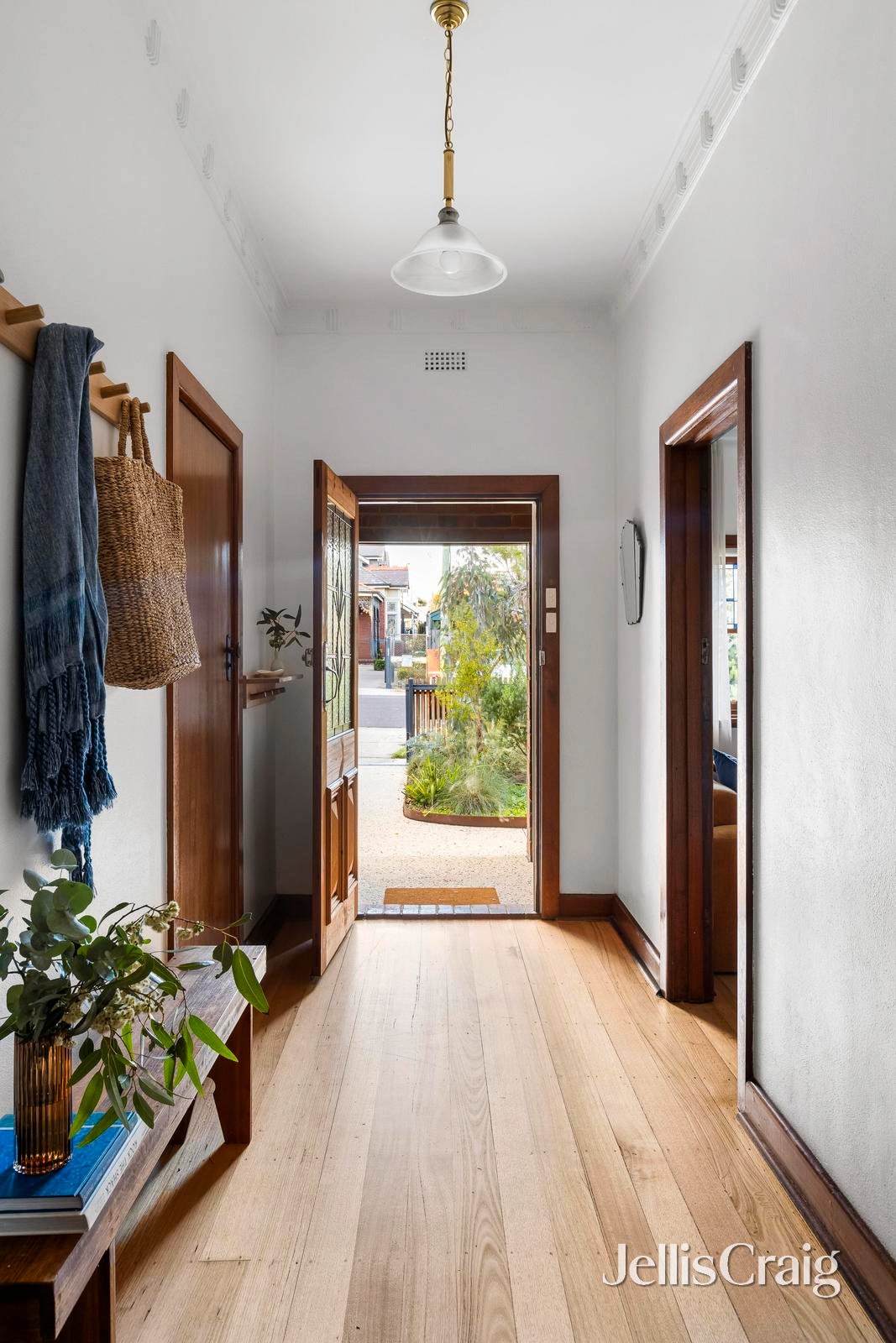 16 Collins Street, Thornbury image 2