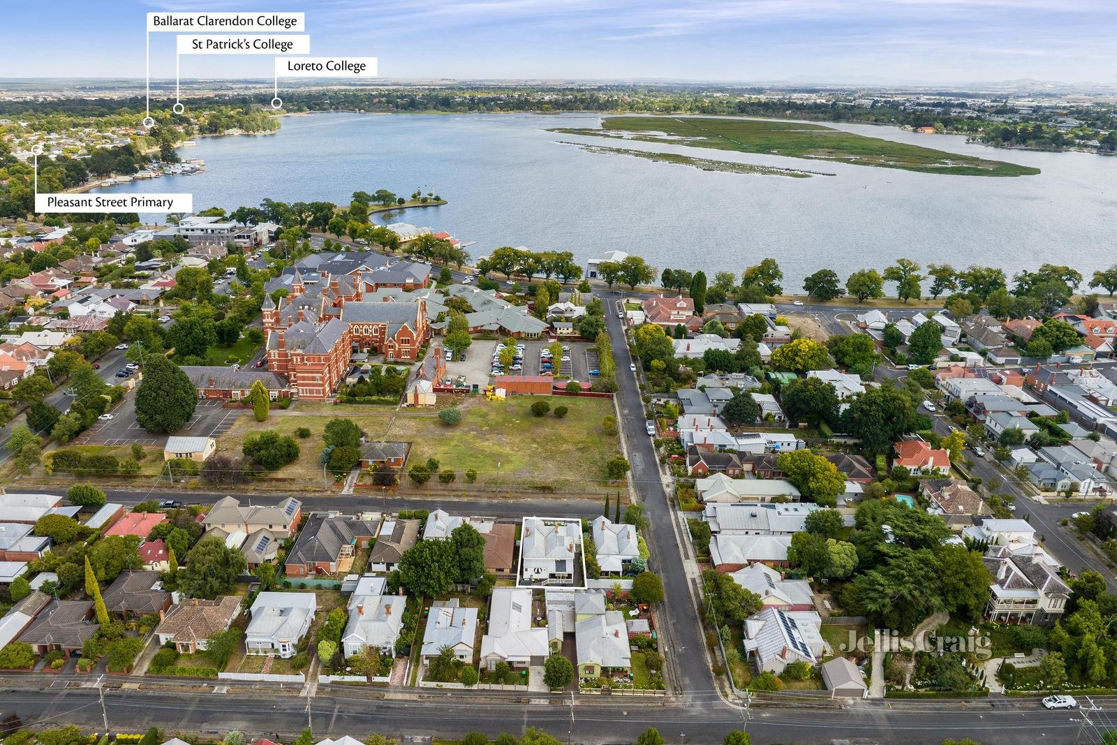 16 Cowan Street, Lake Wendouree image 2