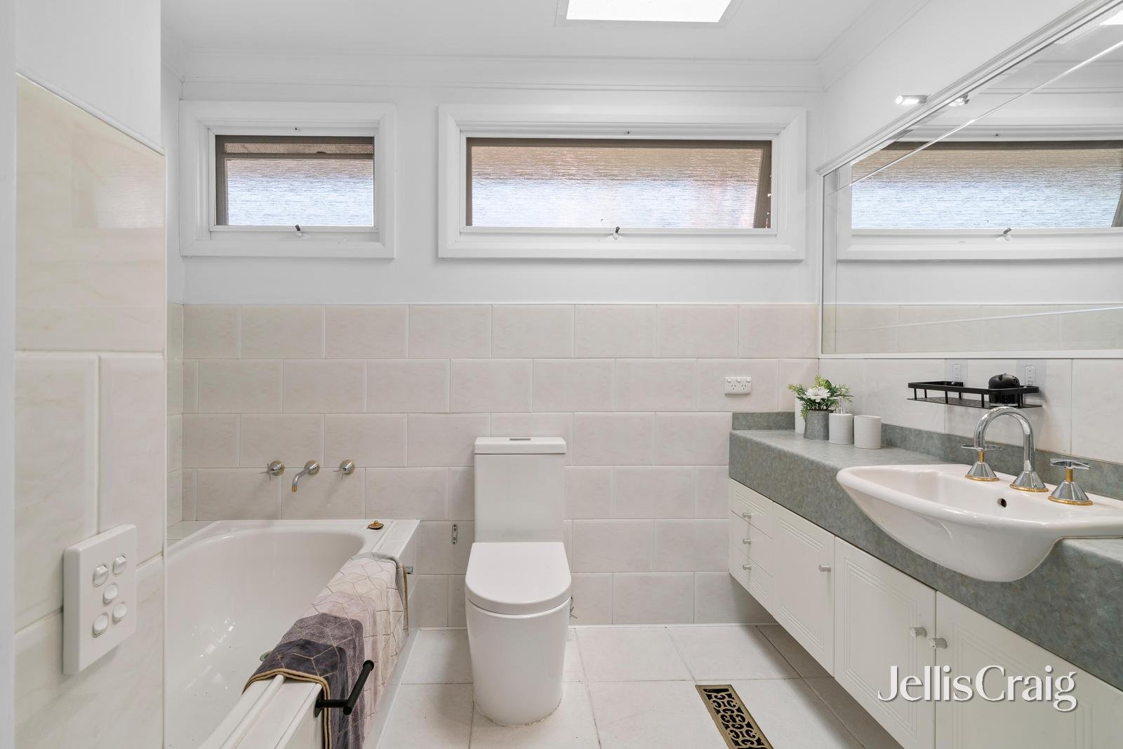 16 Crimson Avenue, Blackburn&nbsp;South image 8