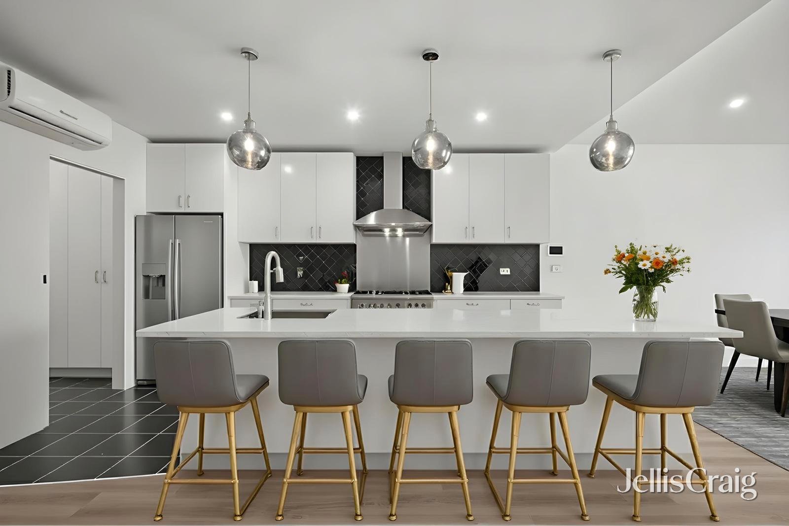 16 Cruikshank Street, Port Melbourne image 4
