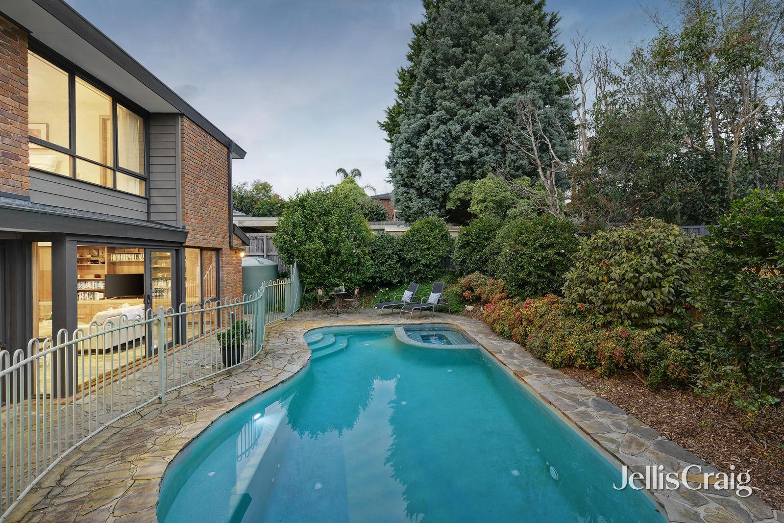 16 Daniel Street, Donvale image 2