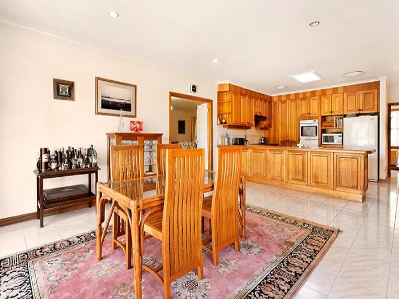 16 Dellview Court, Donvale image 4