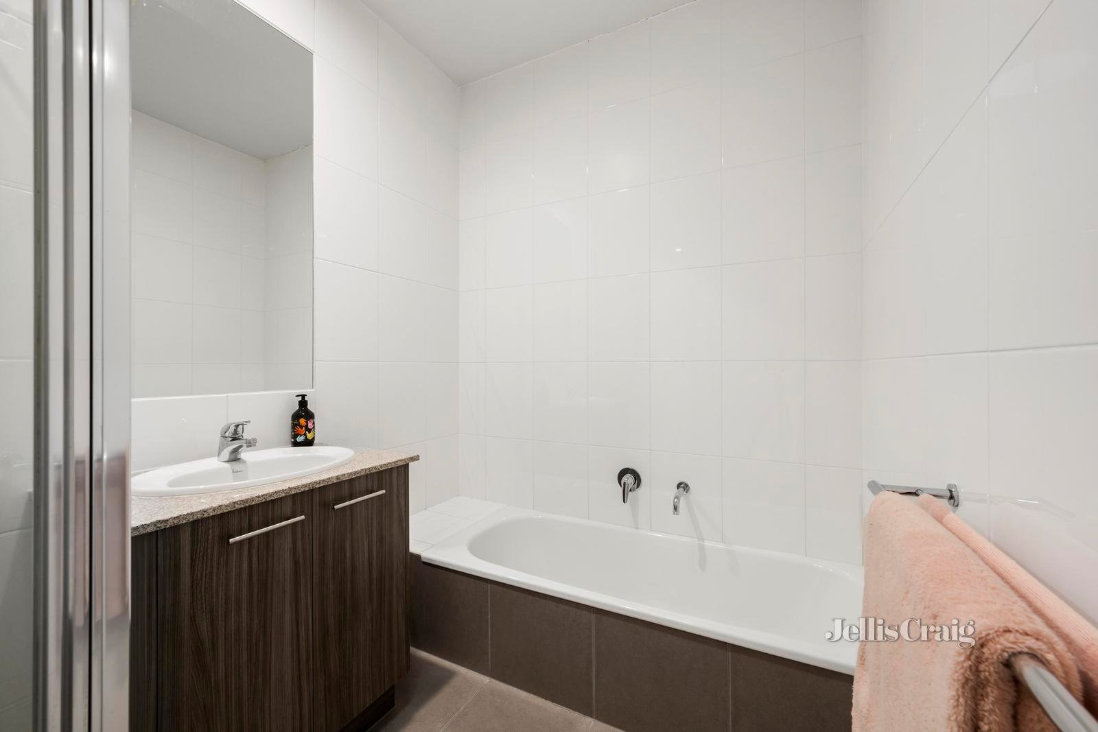 1/6 Deschamps Street, Lilydale image 8