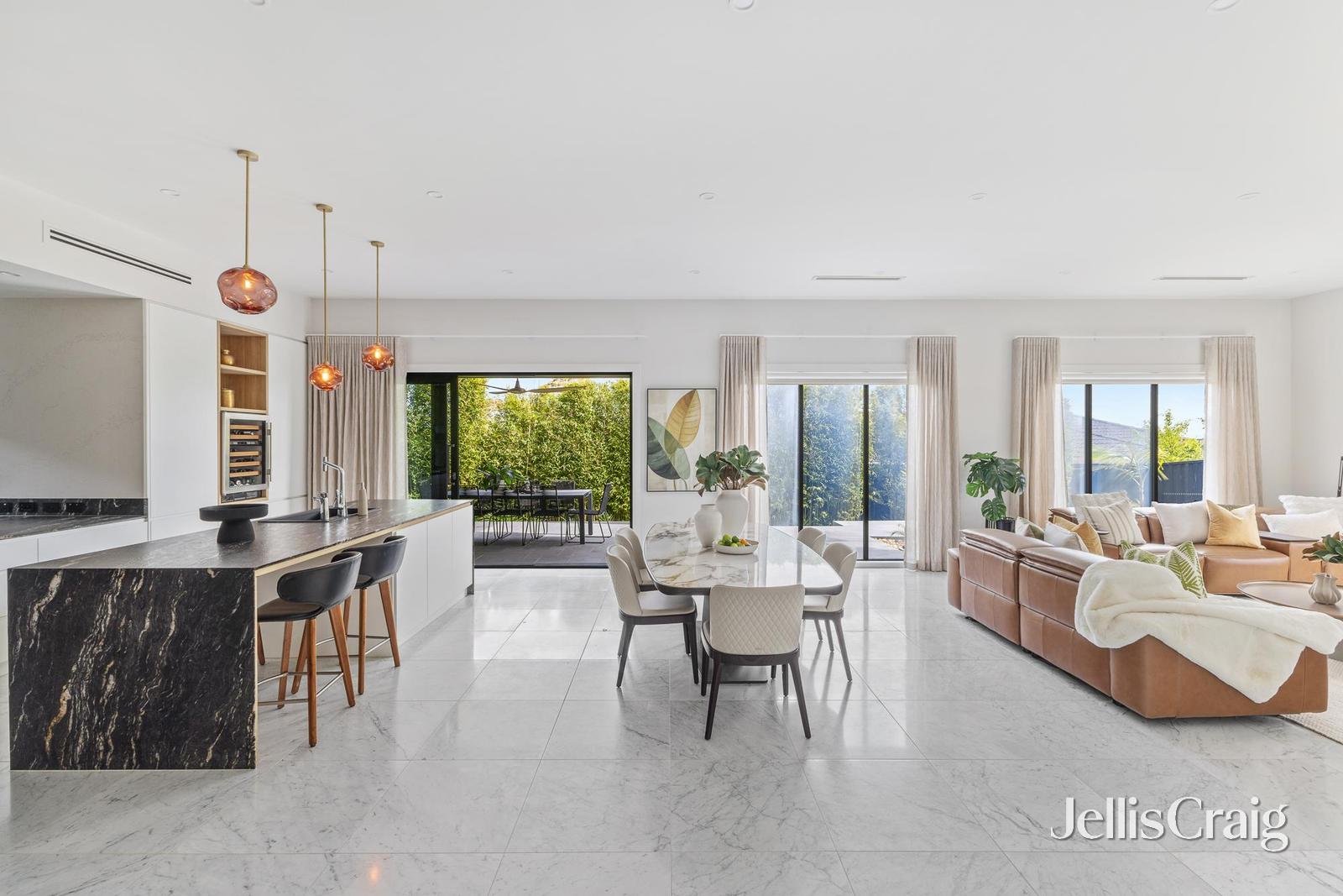 16 Earlwood Drive, Wheelers Hill image 5