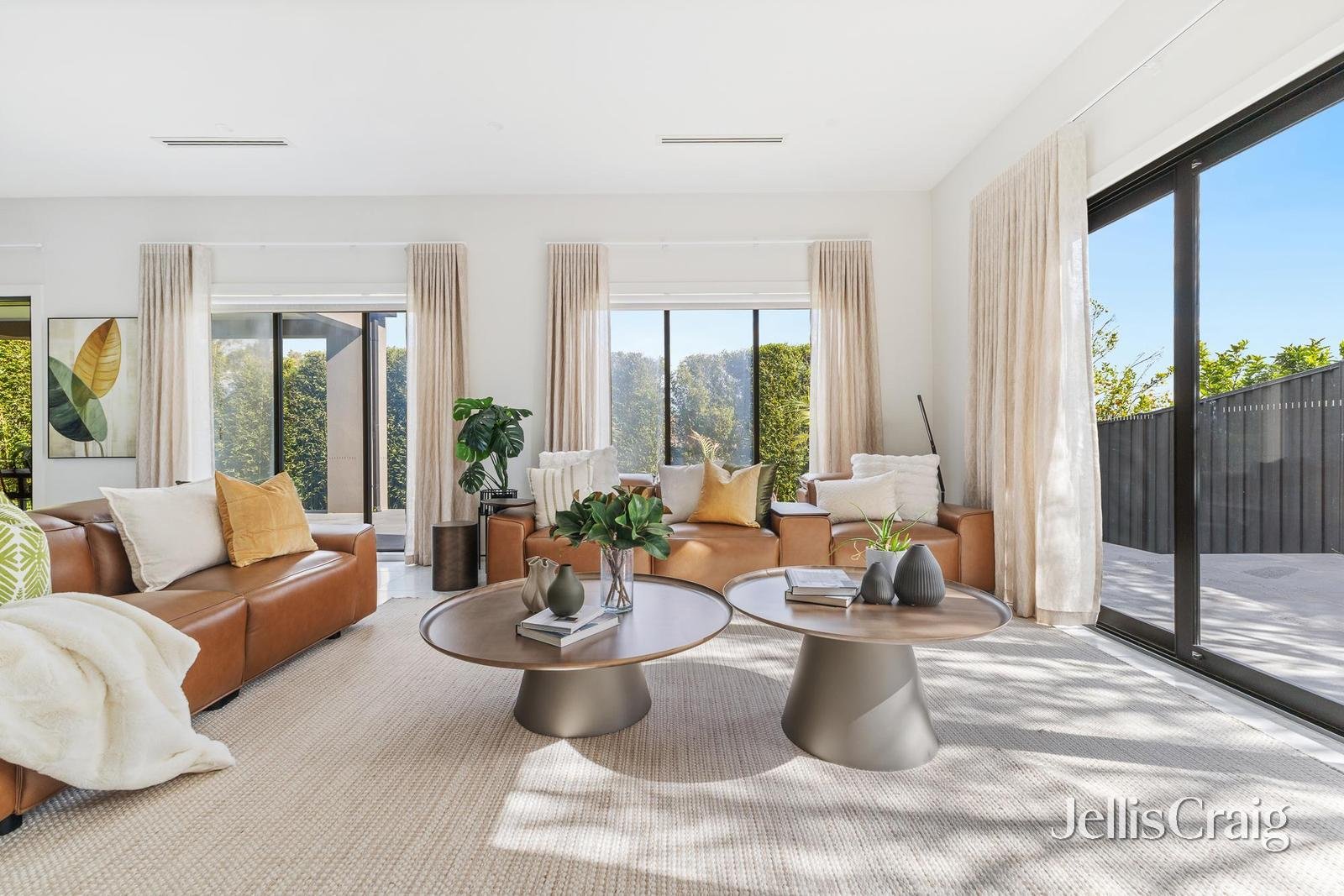 16 Earlwood Drive, Wheelers Hill image 6