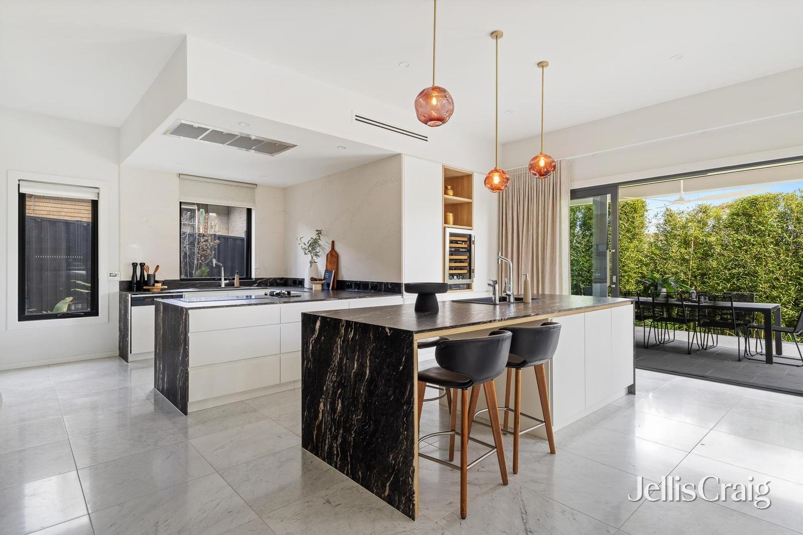 16 Earlwood Drive, Wheelers Hill image 7