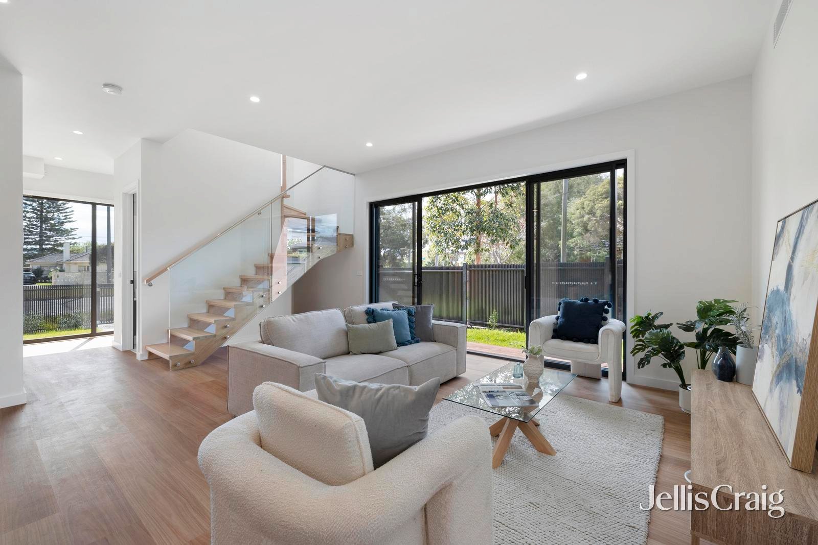 16 East Boundary Road, Bentleigh East image 2