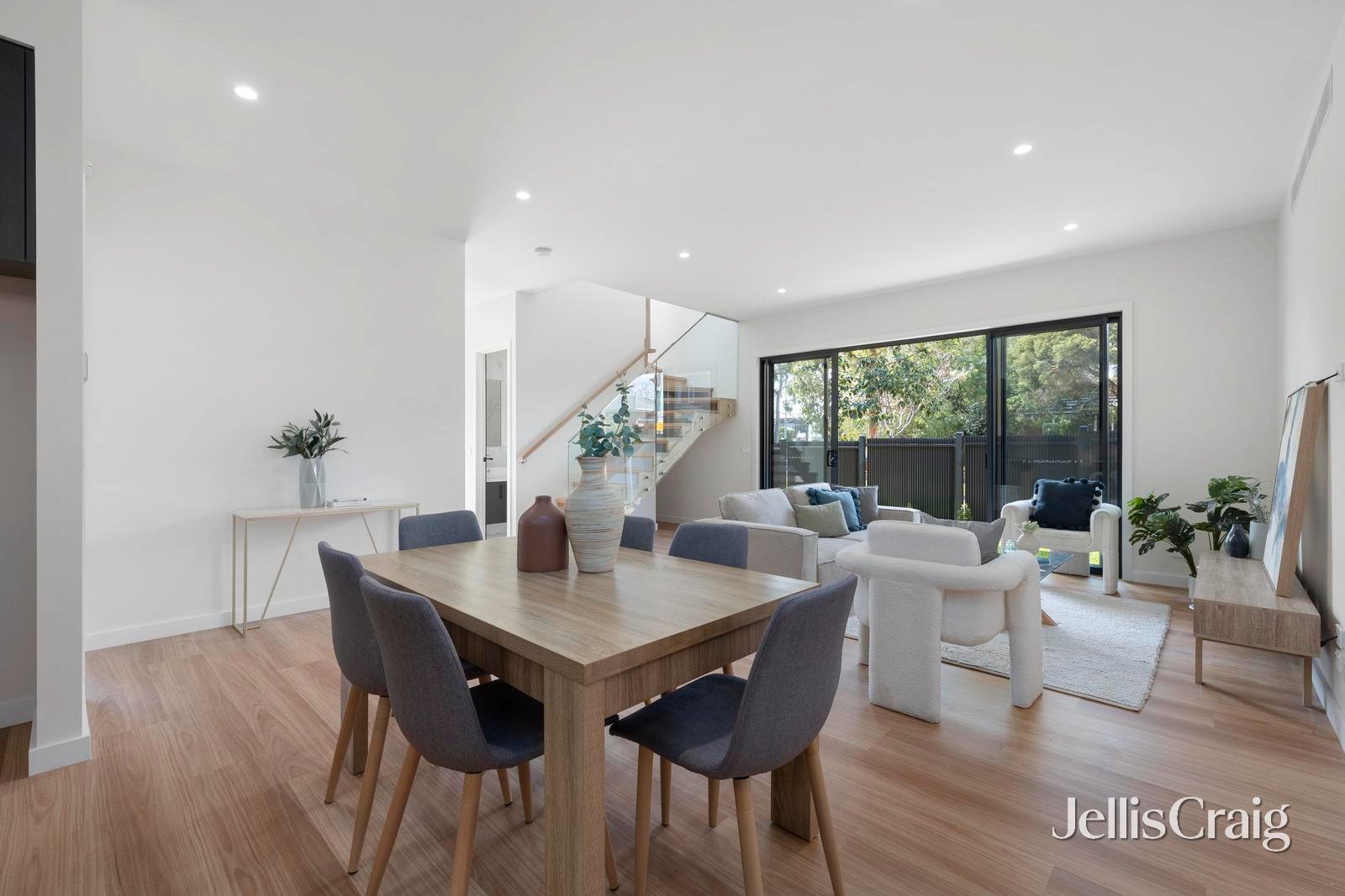 16 East Boundary Road, Bentleigh East image 3