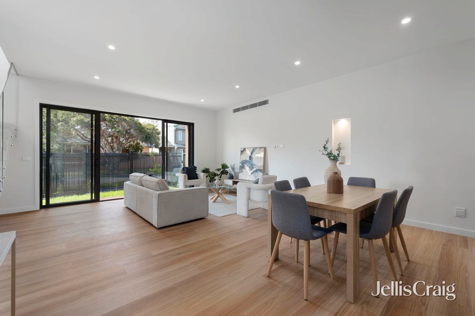 16 East Boundary Road, Bentleigh East image 5