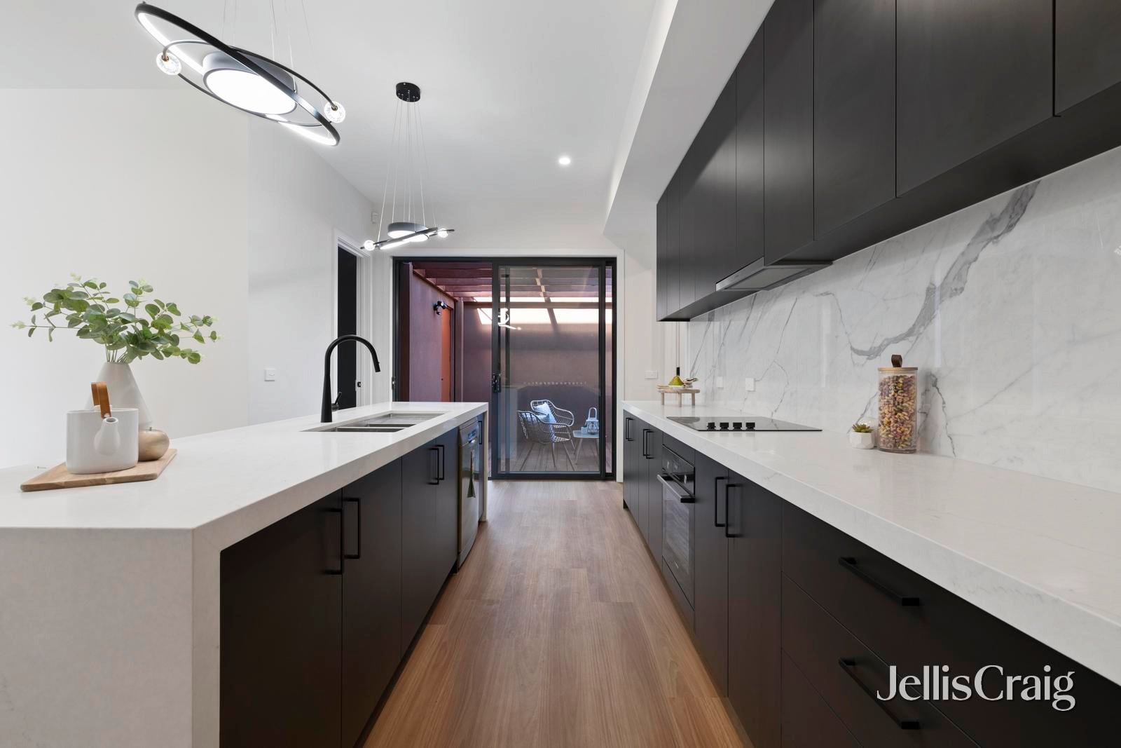 16 East Boundary Road, Bentleigh East image 7