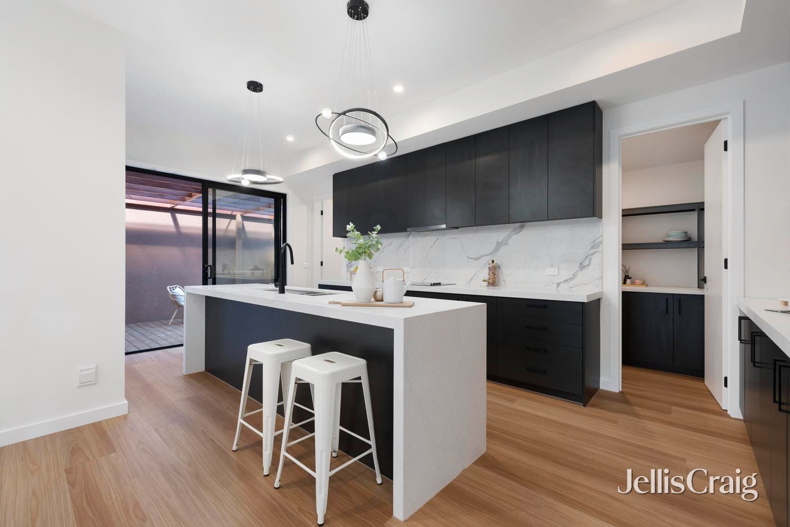16 East Boundary Road, Bentleigh East image 8