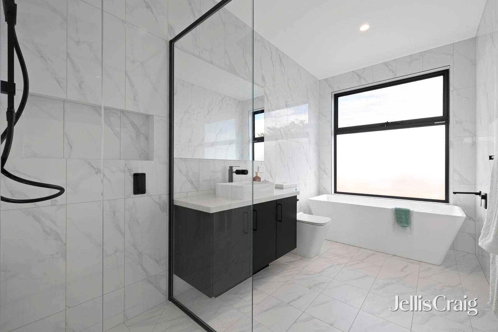 16 East Boundary Road, Bentleigh East image 14