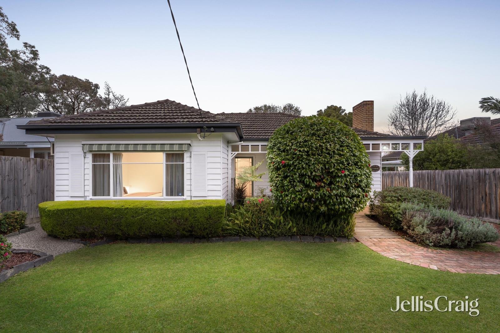 16 Ellison Street, Blackburn image 1