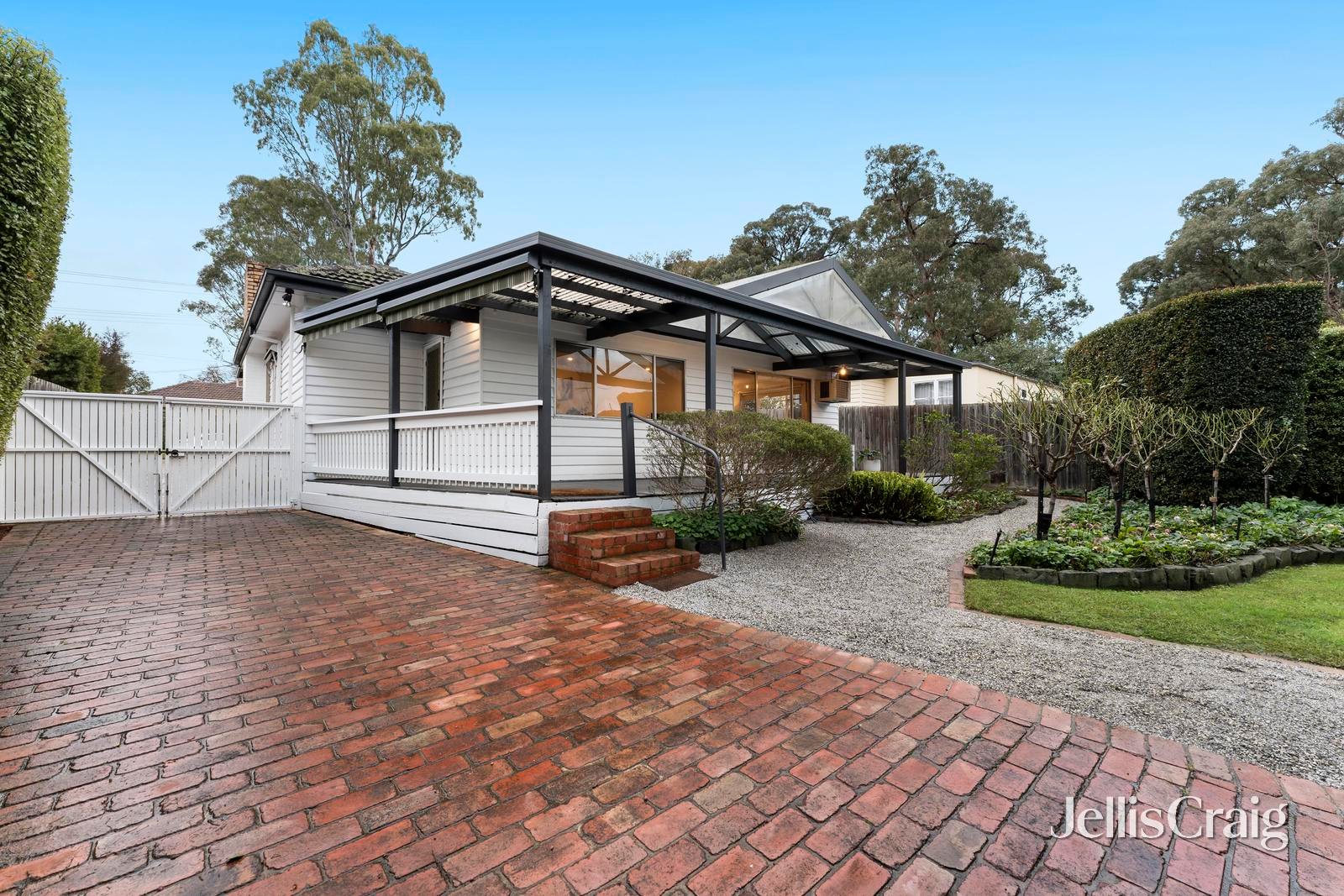 16 Ellison Street, Blackburn image 3