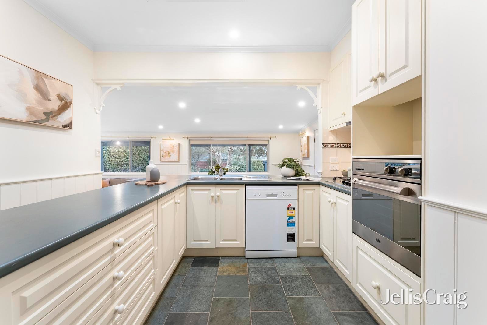 16 Ellison Street, Blackburn image 8