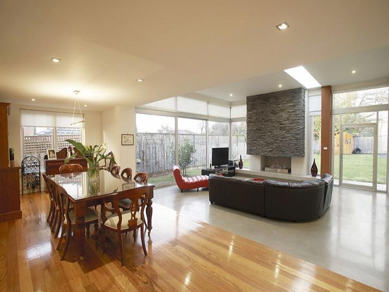 16 Elm Grove, Kew East image 1