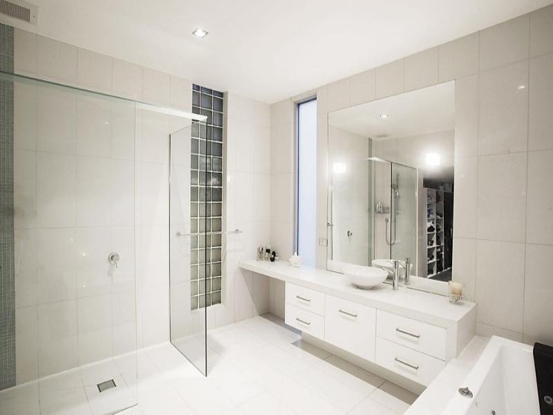 16 Elm Grove, Kew East image 3