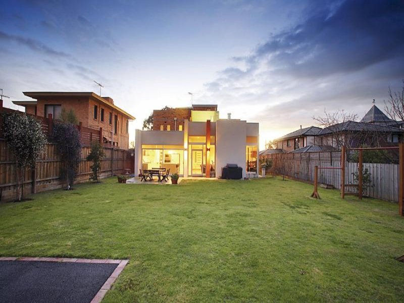 16 Elm Grove, Kew East image 6