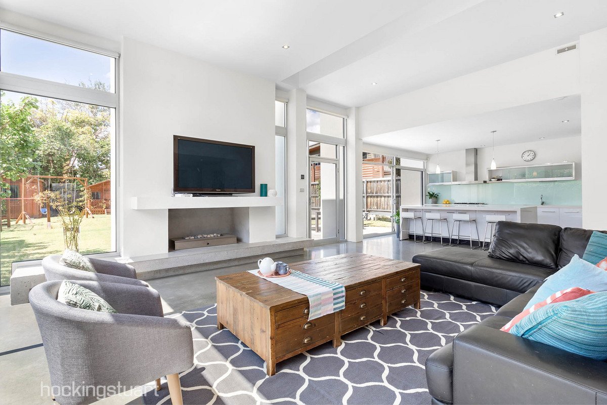16 Elm Grove, Kew East image 2