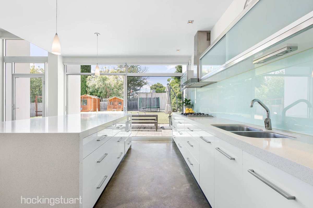 16 Elm Grove, Kew East image 4