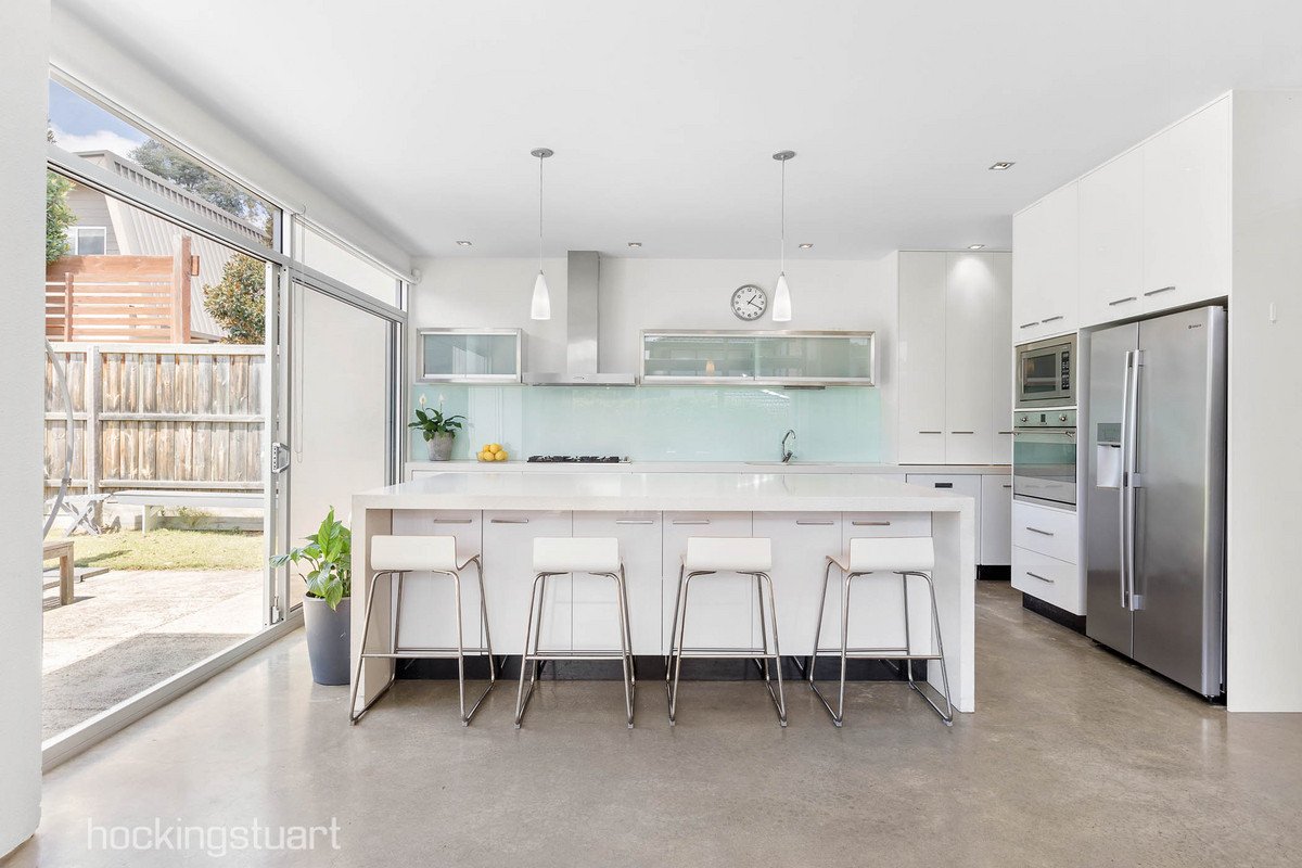 16 Elm Grove, Kew East image 5