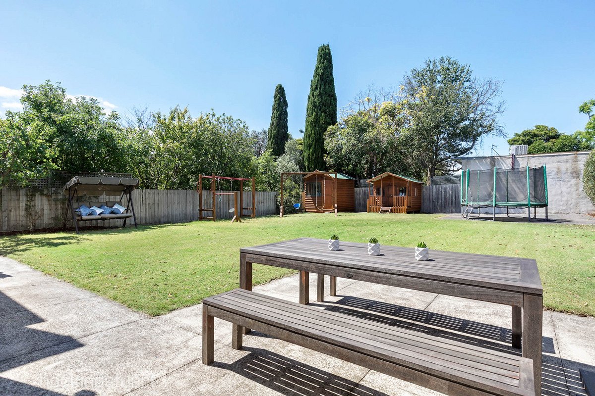 16 Elm Grove, Kew East image 13