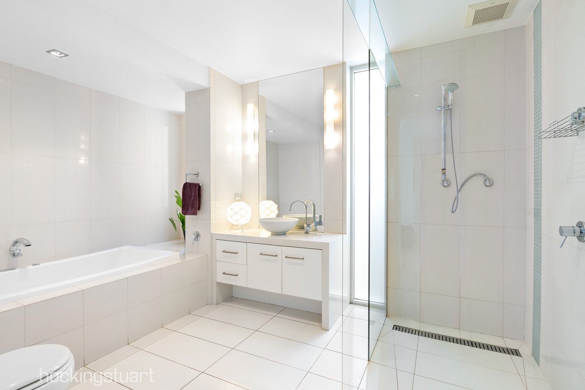 16 Elm Grove, Kew East image 14