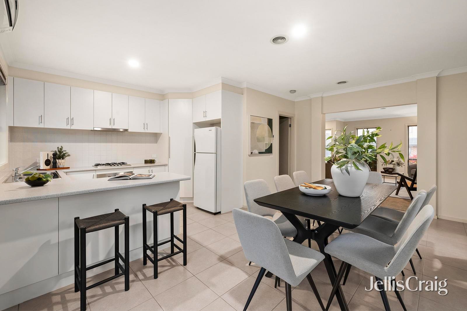 1/6 Elmhurst Road, Bayswater&nbsp;North image 3