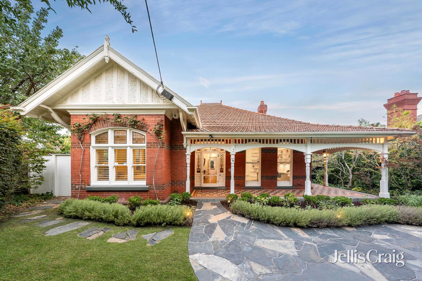 16 Fernhurst Grove, Kew image 1