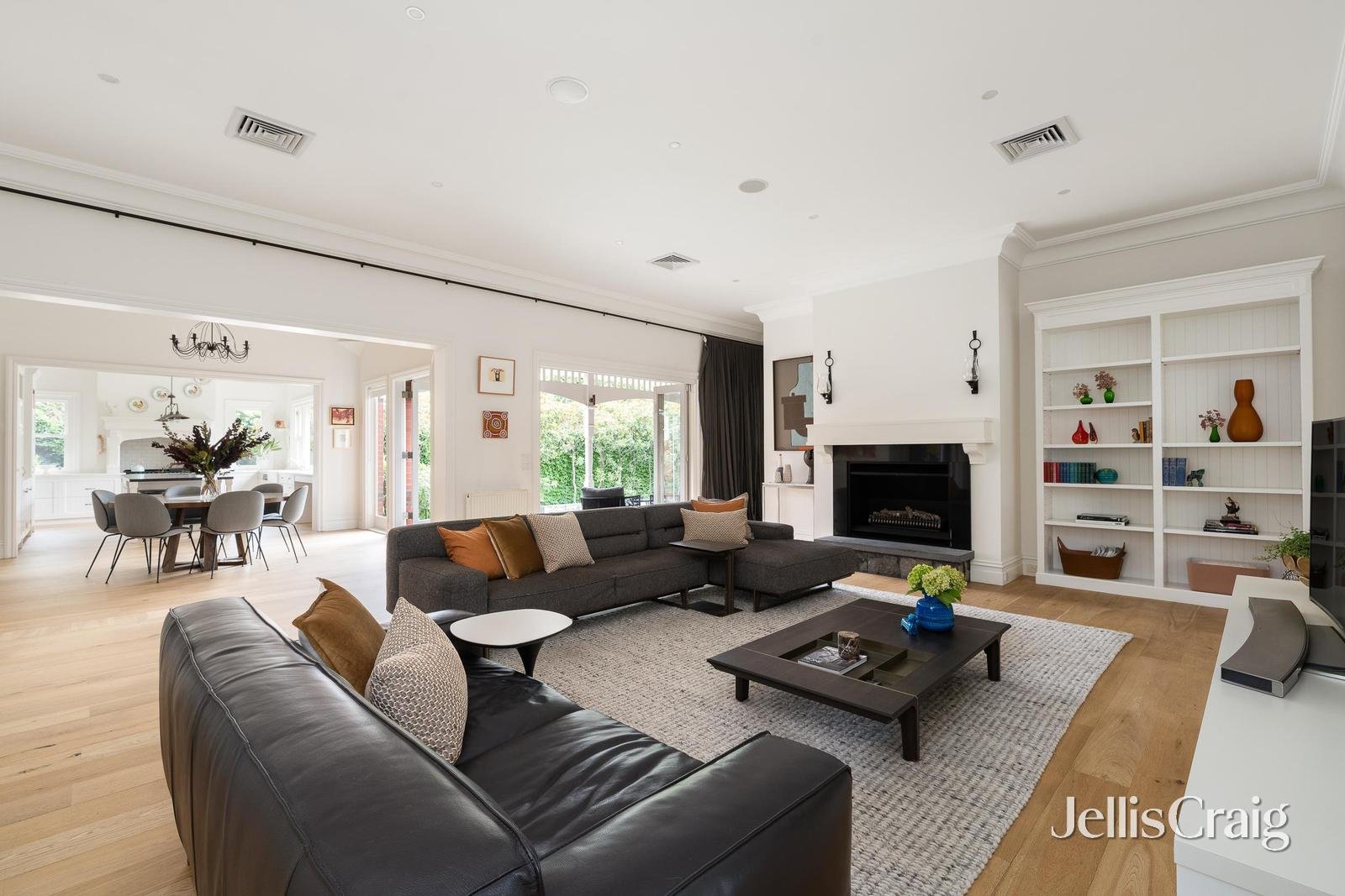16 Fernhurst Grove, Kew image 3