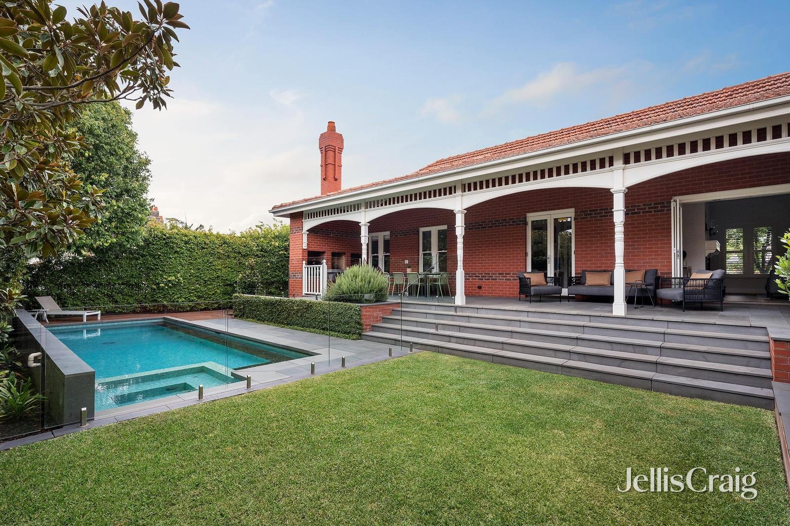 16 Fernhurst Grove, Kew image 5