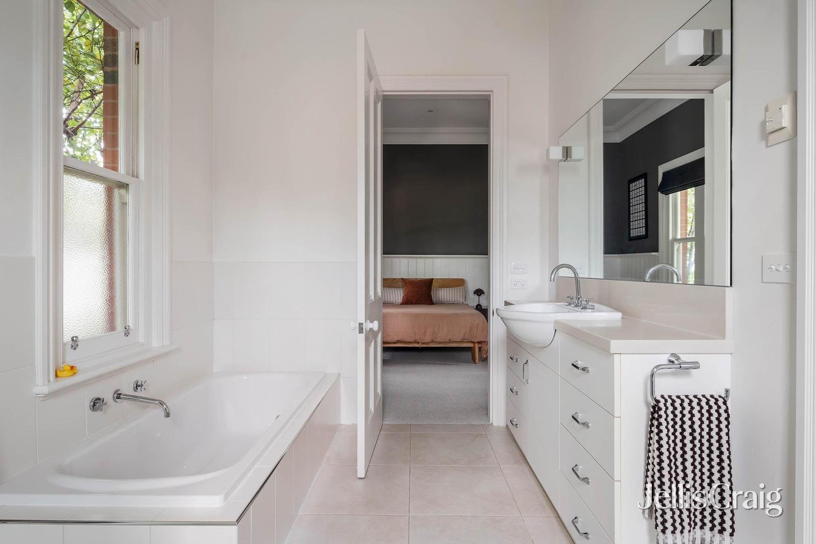 16 Fernhurst Grove, Kew image 12