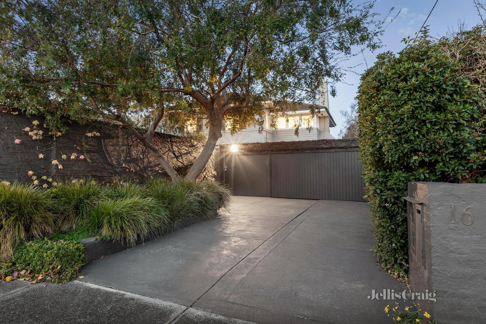 16 Findon Crescent, Kew image 1