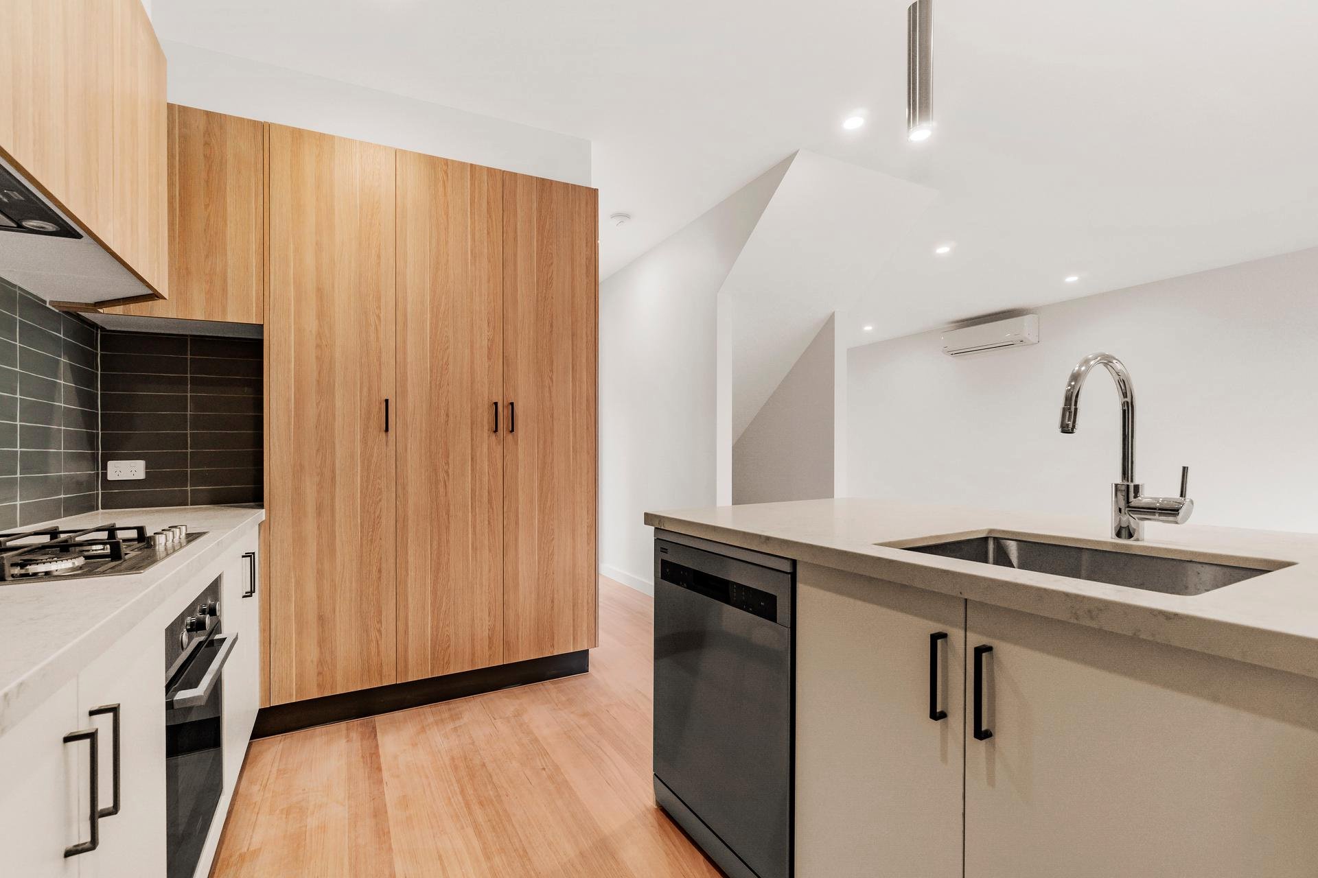 1/6 Frank Street, Doncaster image 6