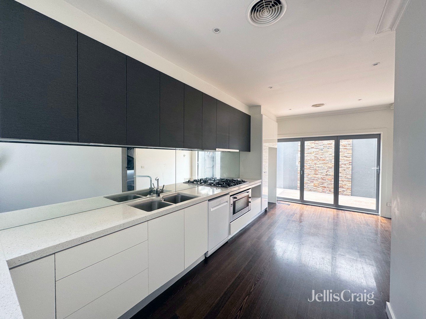 16 Fraser Street, Brunswick image 2