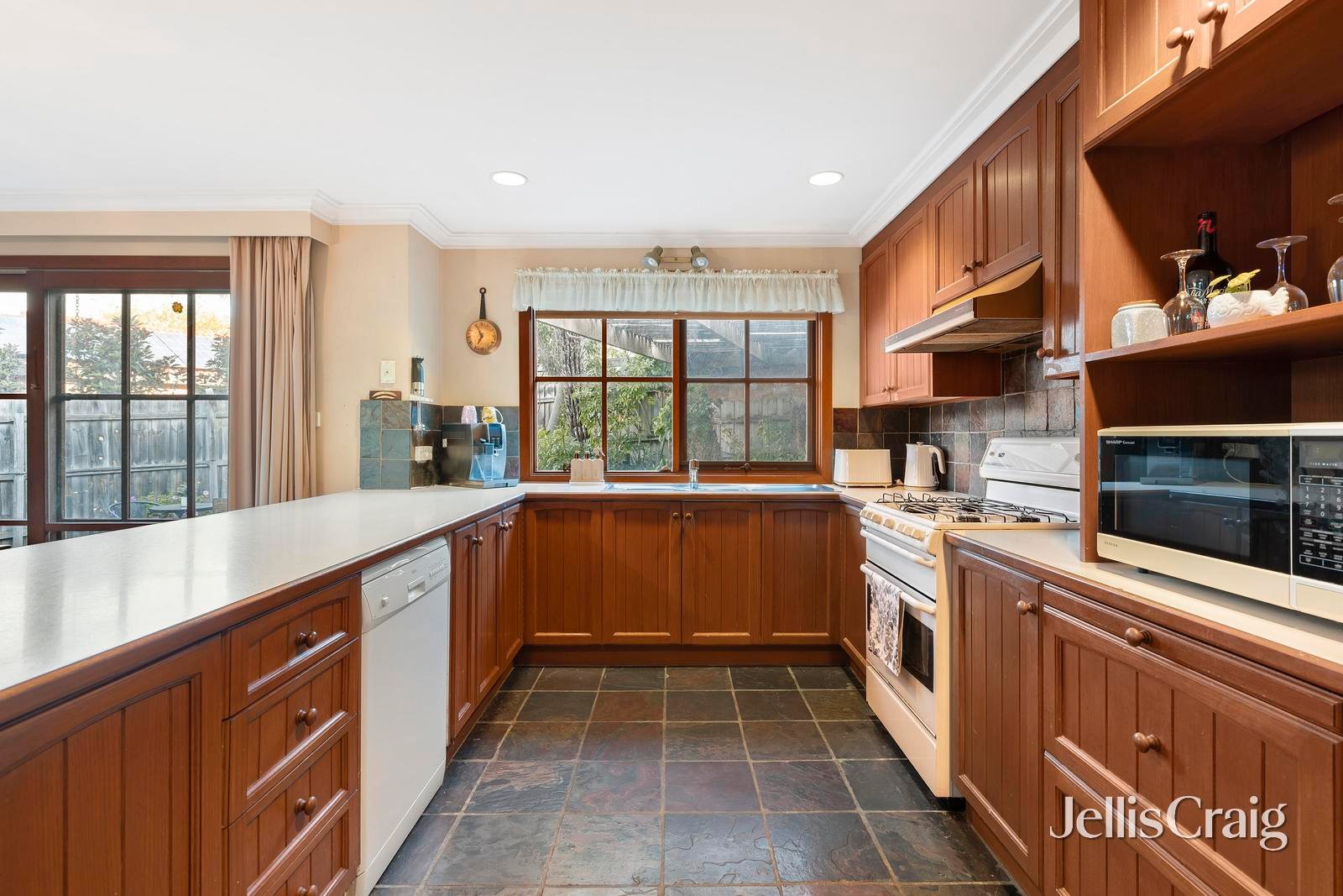 16 Fullwood Parade, Doncaster&nbsp;East image 6