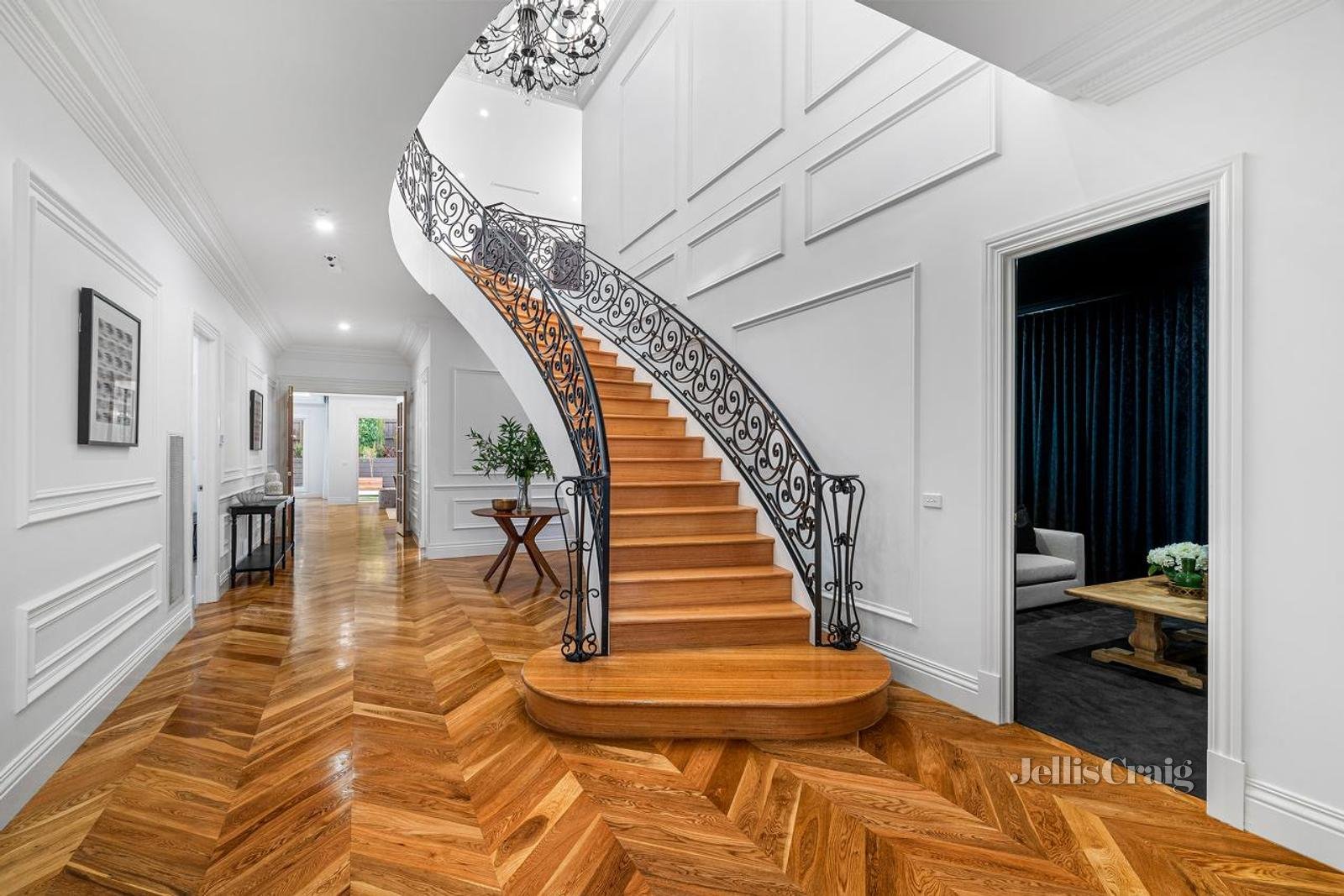 16 Garrisson Drive, Glen Waverley image 2