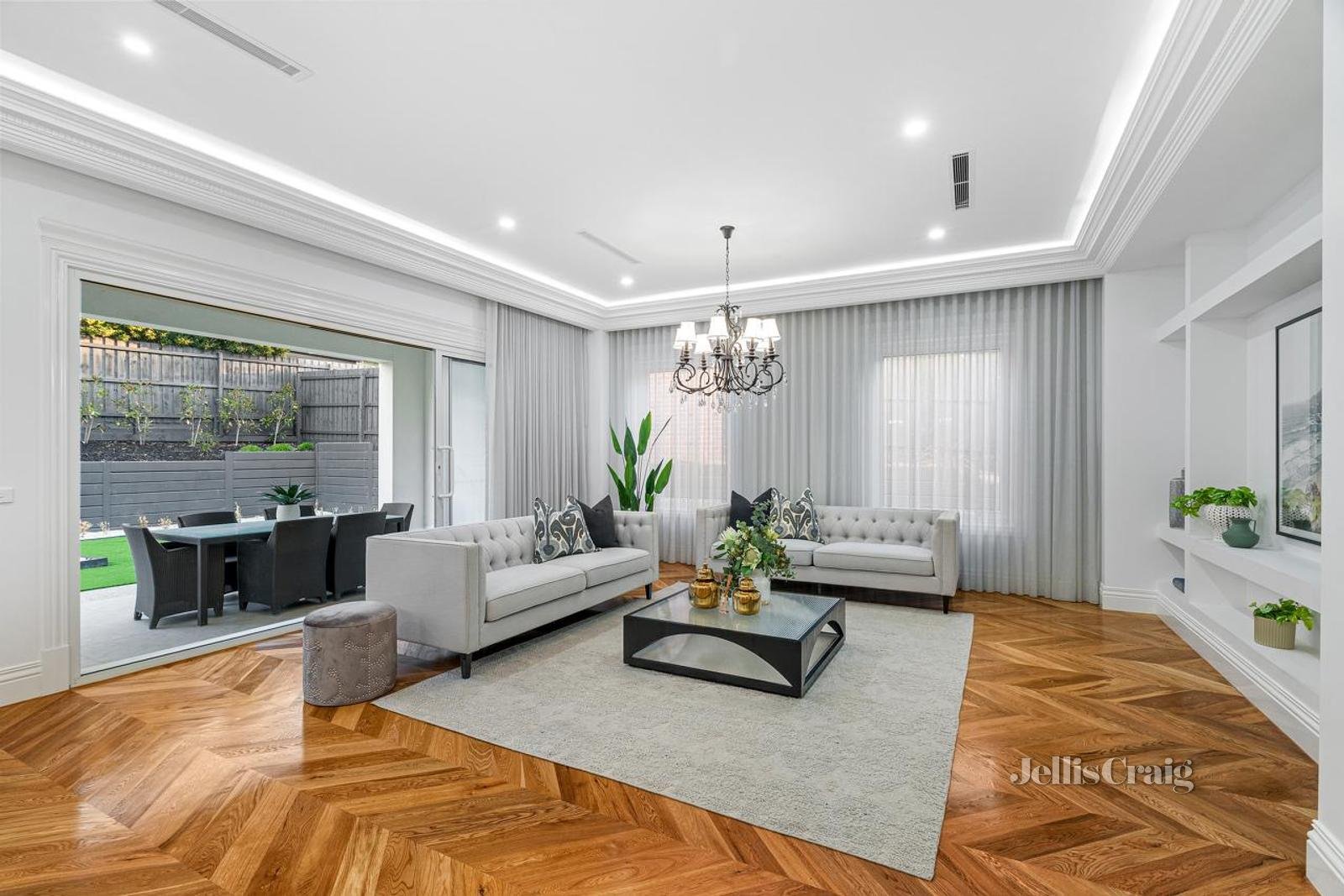 16 Garrisson Drive, Glen Waverley image 5