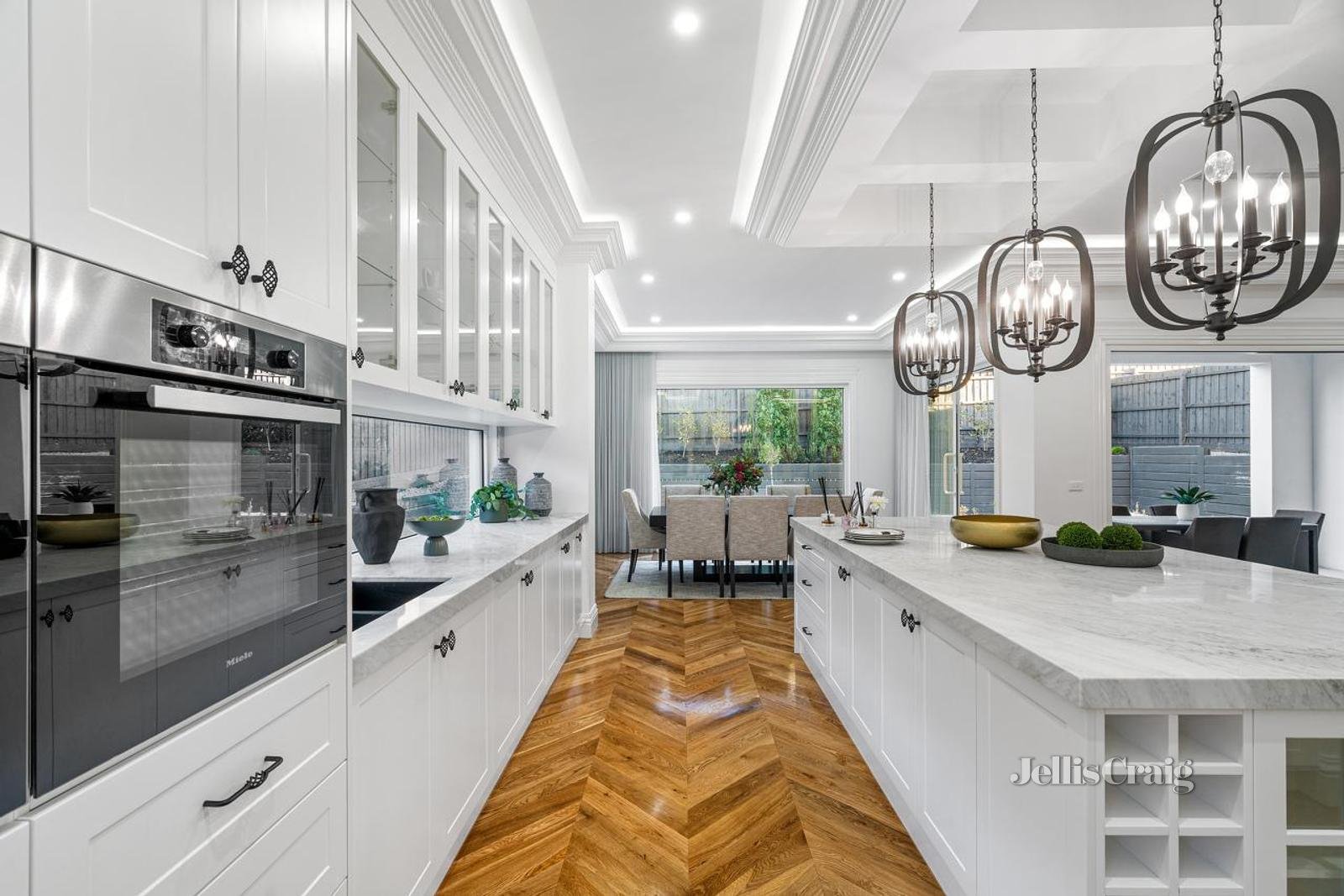 16 Garrisson Drive, Glen Waverley image 7