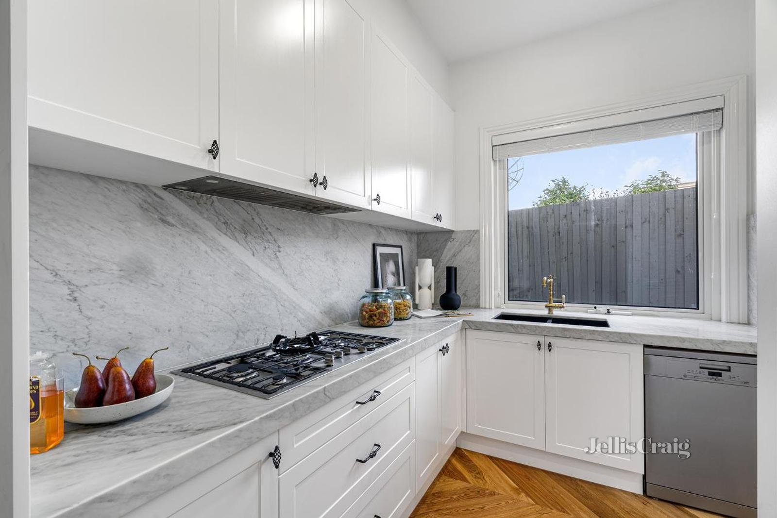 16 Garrisson Drive, Glen Waverley image 9