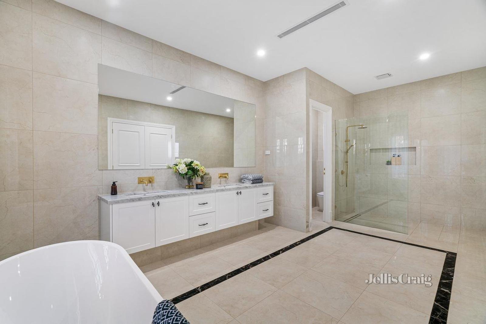 16 Garrisson Drive, Glen Waverley image 14