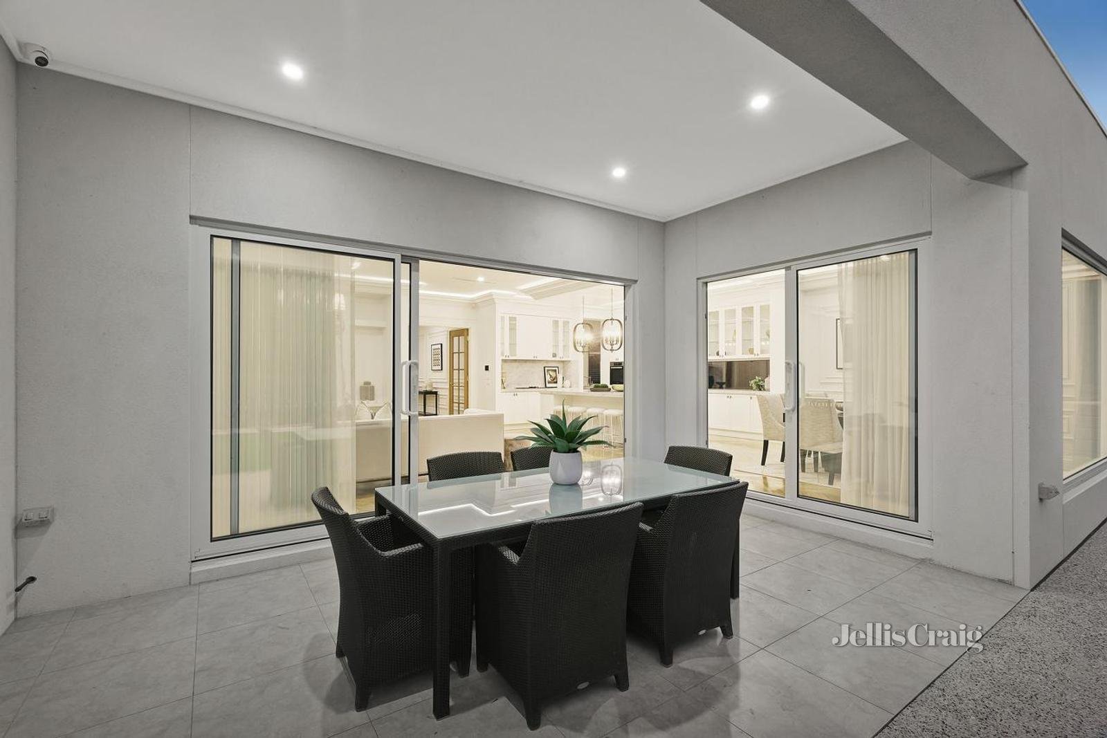 16 Garrisson Drive, Glen Waverley image 18