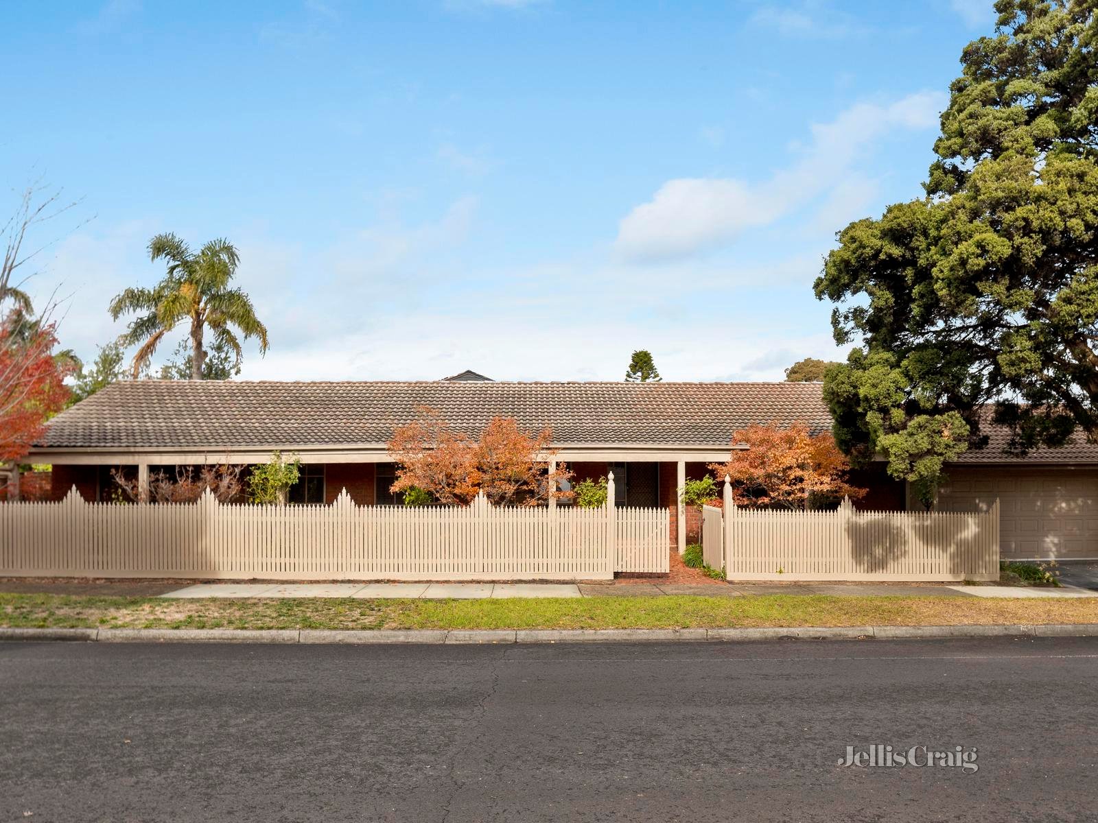 16 Gaudion Road, Doncaster East image 1