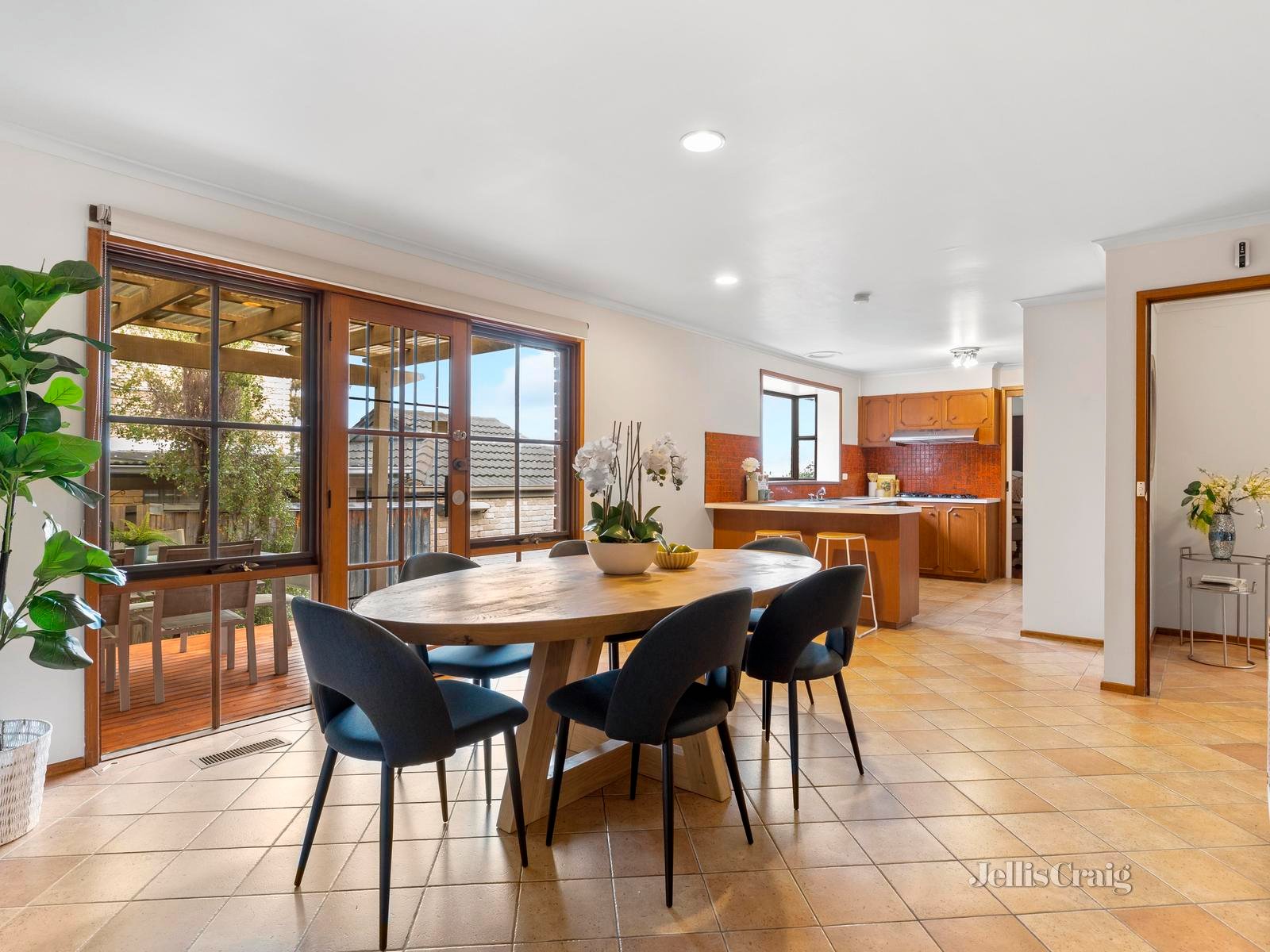 16 Gaudion Road, Doncaster East image 4