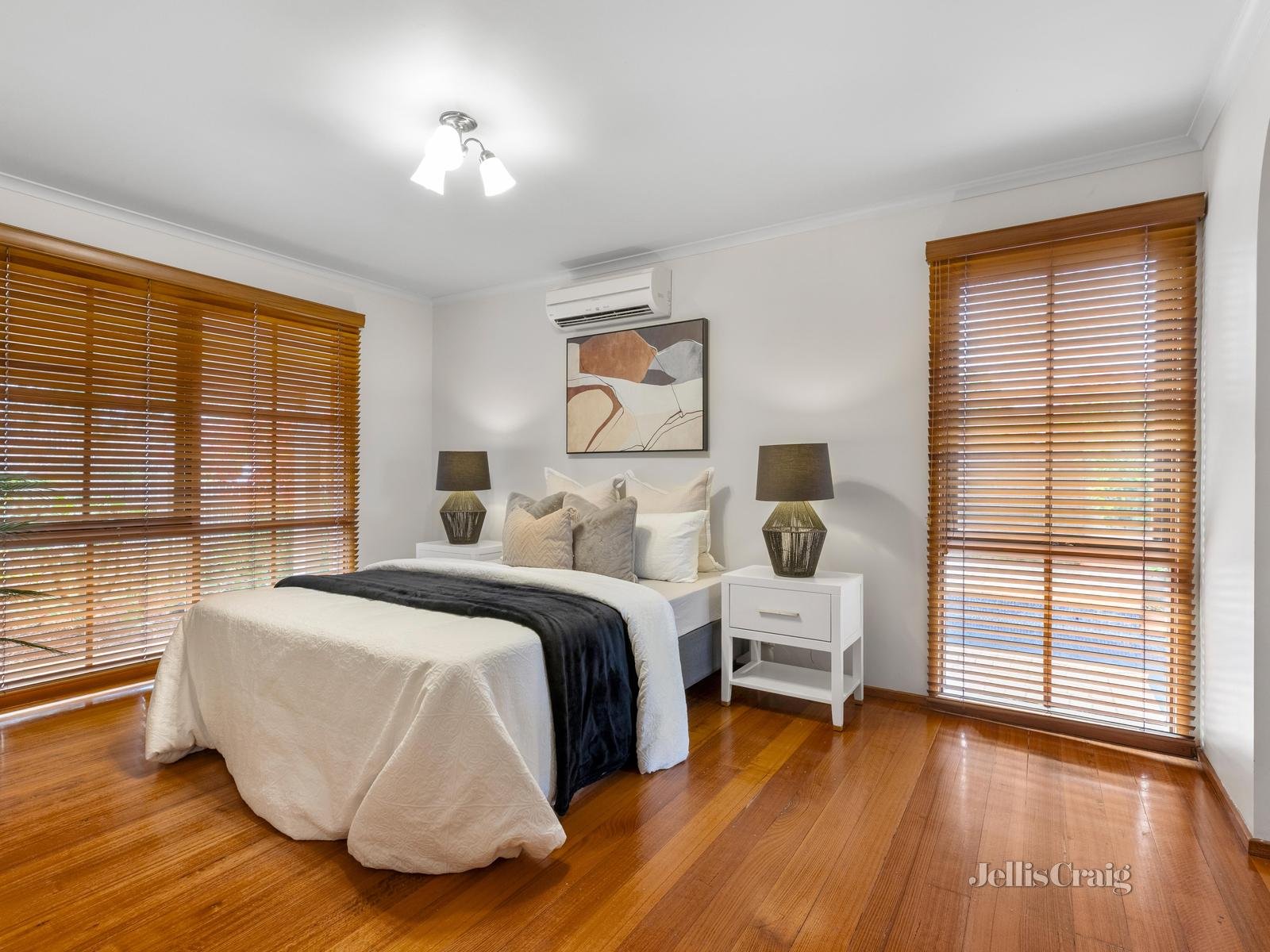 16 Gaudion Road, Doncaster East image 8