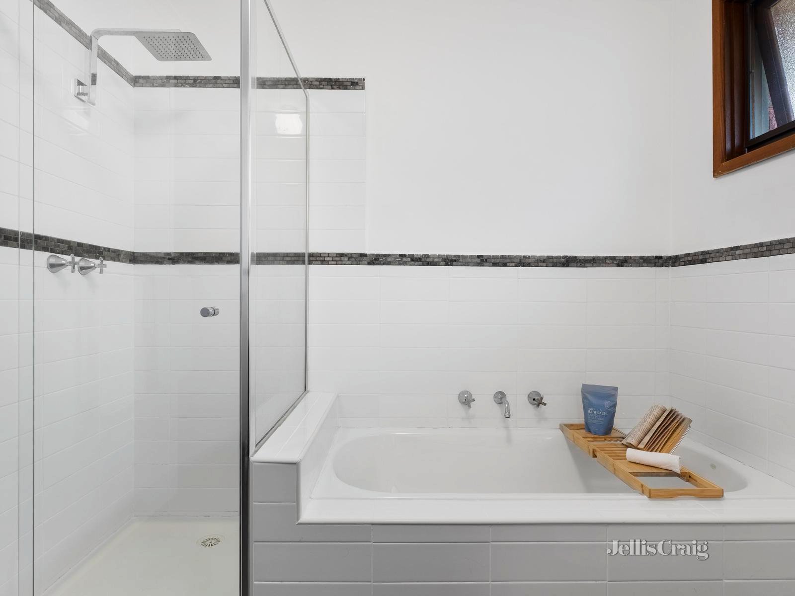 16 Gaudion Road, Doncaster East image 11